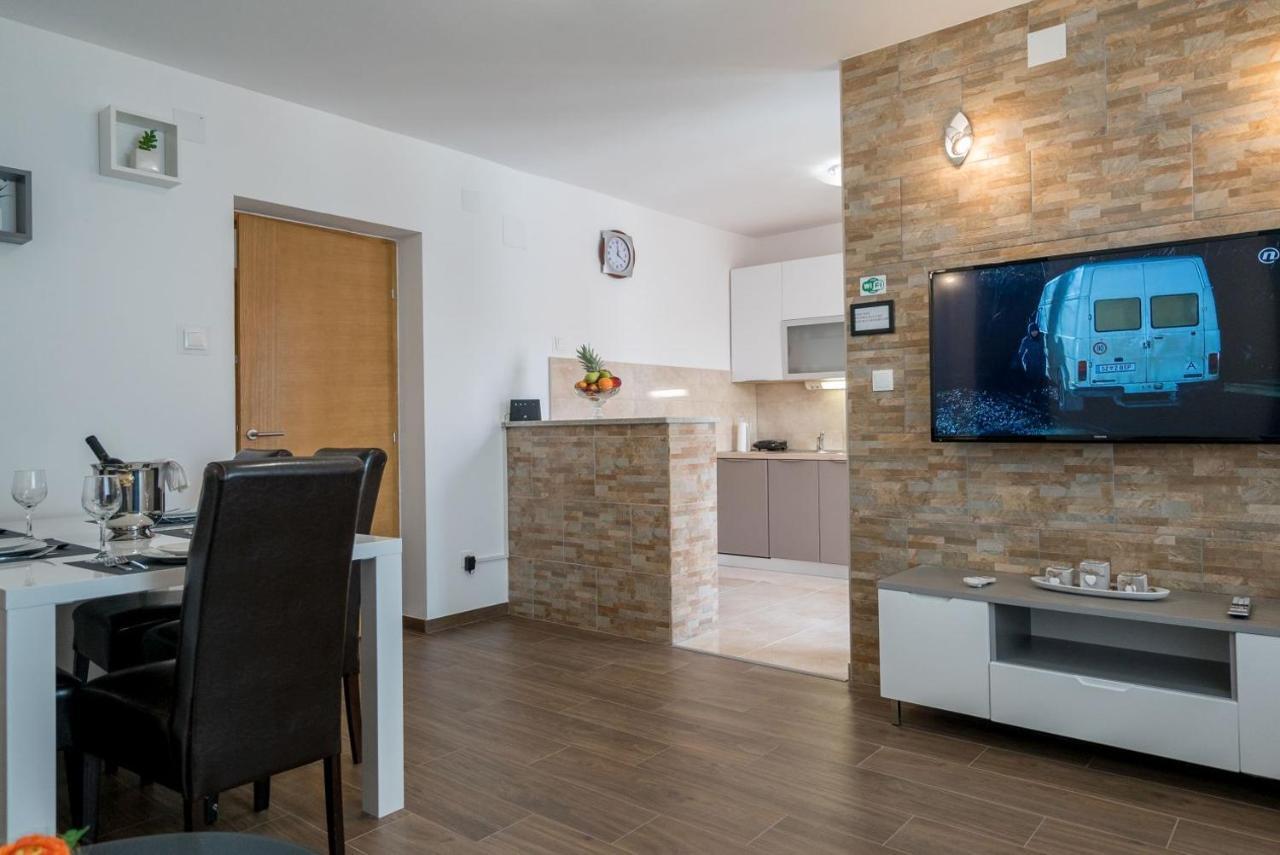 Apartment Anteo Free Parking Split Buitenkant foto