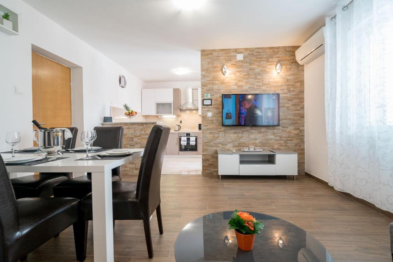 Apartment Anteo Free Parking Split Buitenkant foto